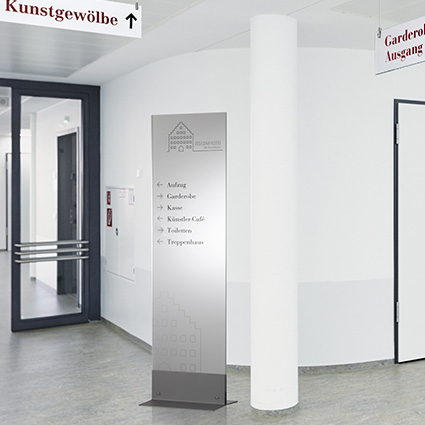 Innenaufsteller Infostele Galerie im Krankenhaus