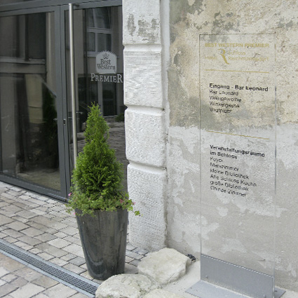 Außenaufsteller Outdoor-Stele Moedel Torino Detailansicht